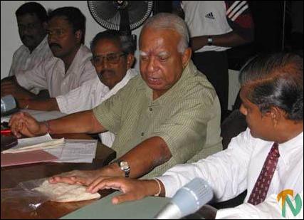 Sampanthan hands over spolit rice to GA.