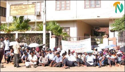 Part Time Teachers Picketing