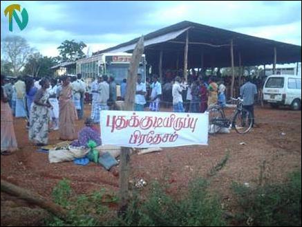 Voters arrive at Puliyankulam