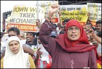 JVP protest in front of Colombo Fort Railway Station on 25 July 2005