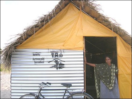 Temporary shelters in Pottuvil
