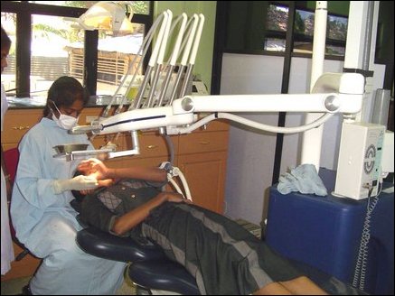 Ponnampalam Hospital has a well equipped dental laboratory where typical regular cleaning sessions and fillings as well as more complicated surgical procedures are performed.