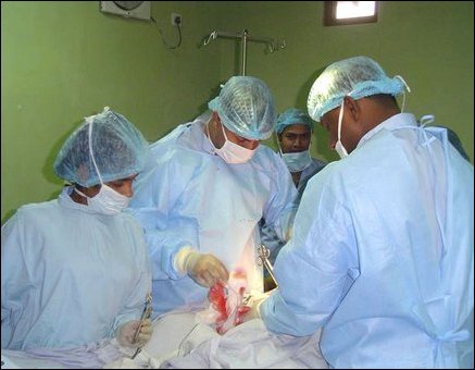 Gynaecologist Dr Navaneethan assisting local medical staff.
