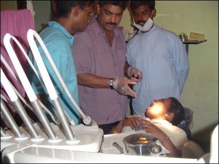 Dentists Sivakanesan and Sivapiran from Norway working with a patient to train local medical practitioners.