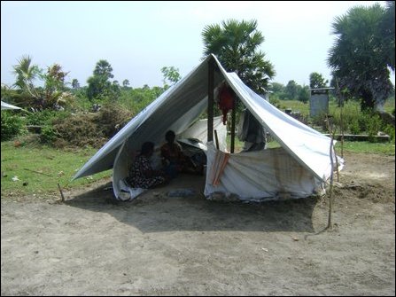 SLA soldiers try to evict resettled Tamil families